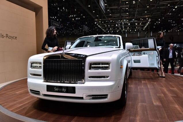 Rolls-Royce представил поражающий роскошью автомобиль: яркие фото