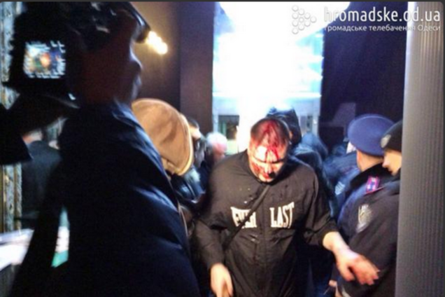 В центре Одессы произошла массовая драка между 'Правым сектором' и 'охраной' казино: опубликованы фото и видео