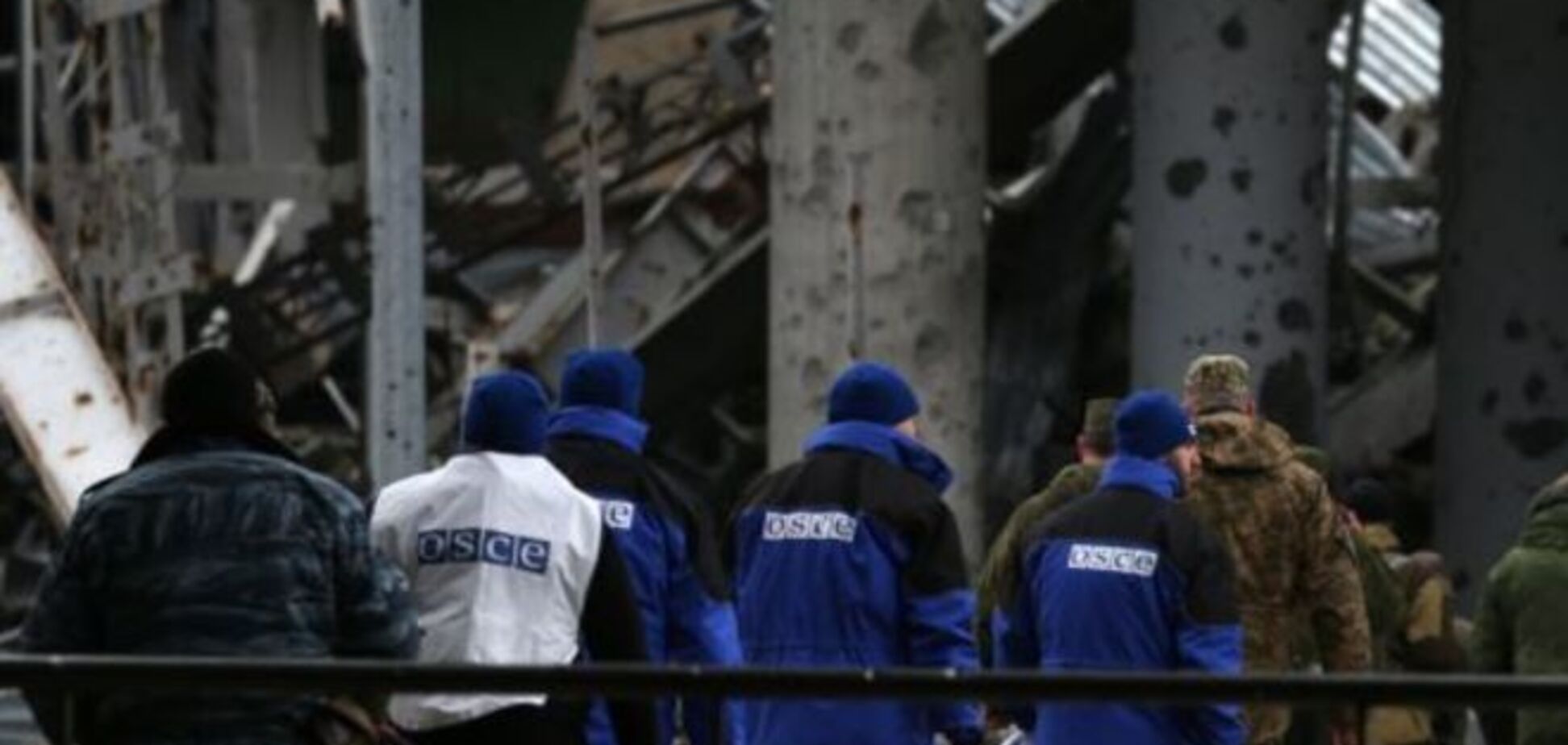 Террористы удерживают 100 украинских военных на территории донецкого аэропорта - ОБСЕ