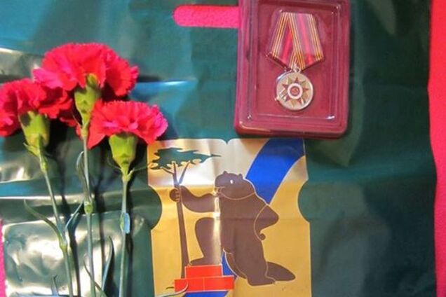 В Москве и Волгограде шокированы подарками чиновников ветеранам: пустой пакет, йод, бутылка водки, мыло