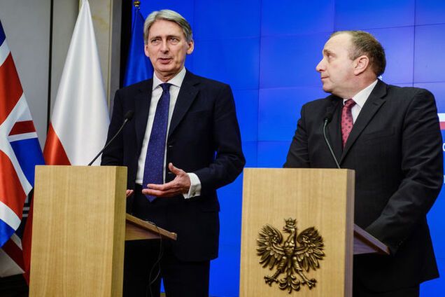 ЕС готовит новые санкции против России: среди них - отключение SWIFT