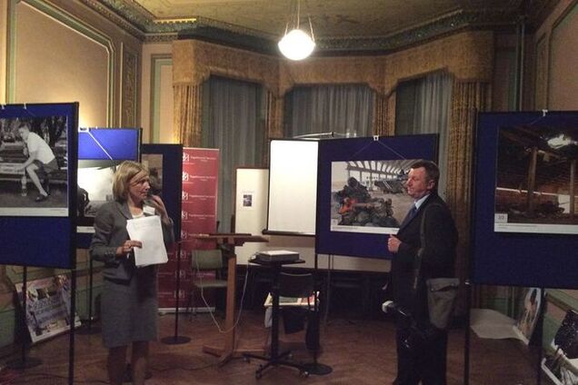 Фото 'Дядя Вова, не надо нас защищать. Мы хотим жить!' продали в Лондоне на аукционе