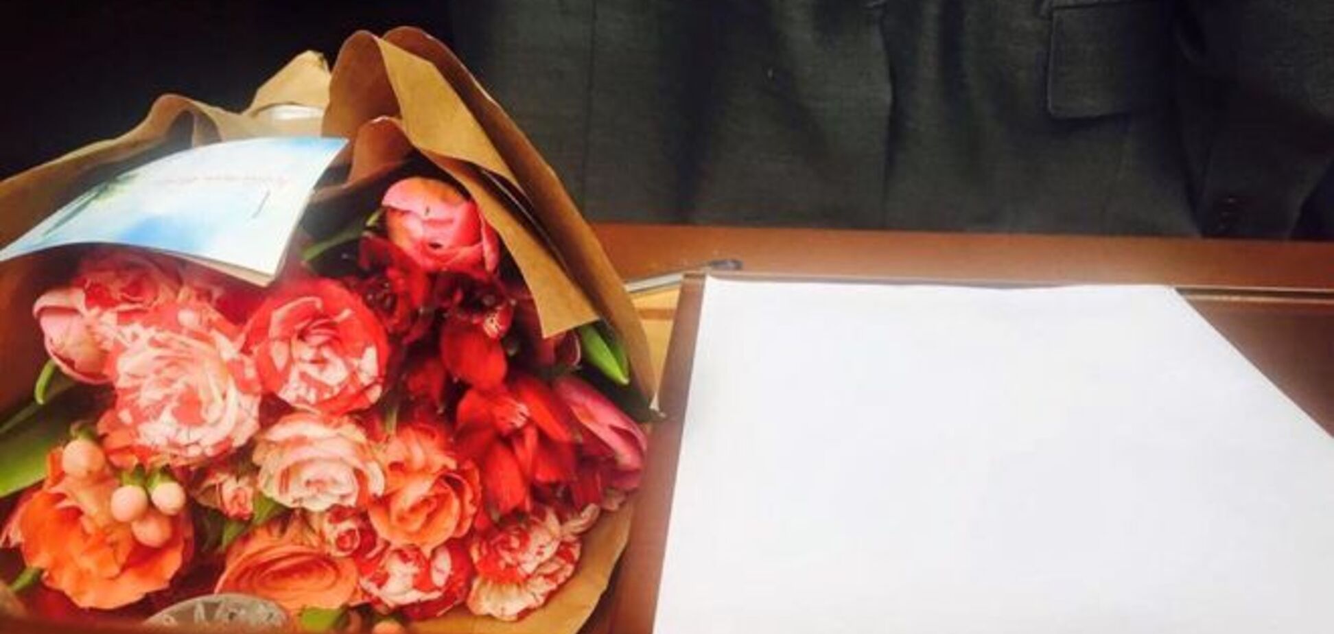 Гонтаревой вручили цветы и бумагу для заявления об отставке: 'Валерия, подарите людям праздник'