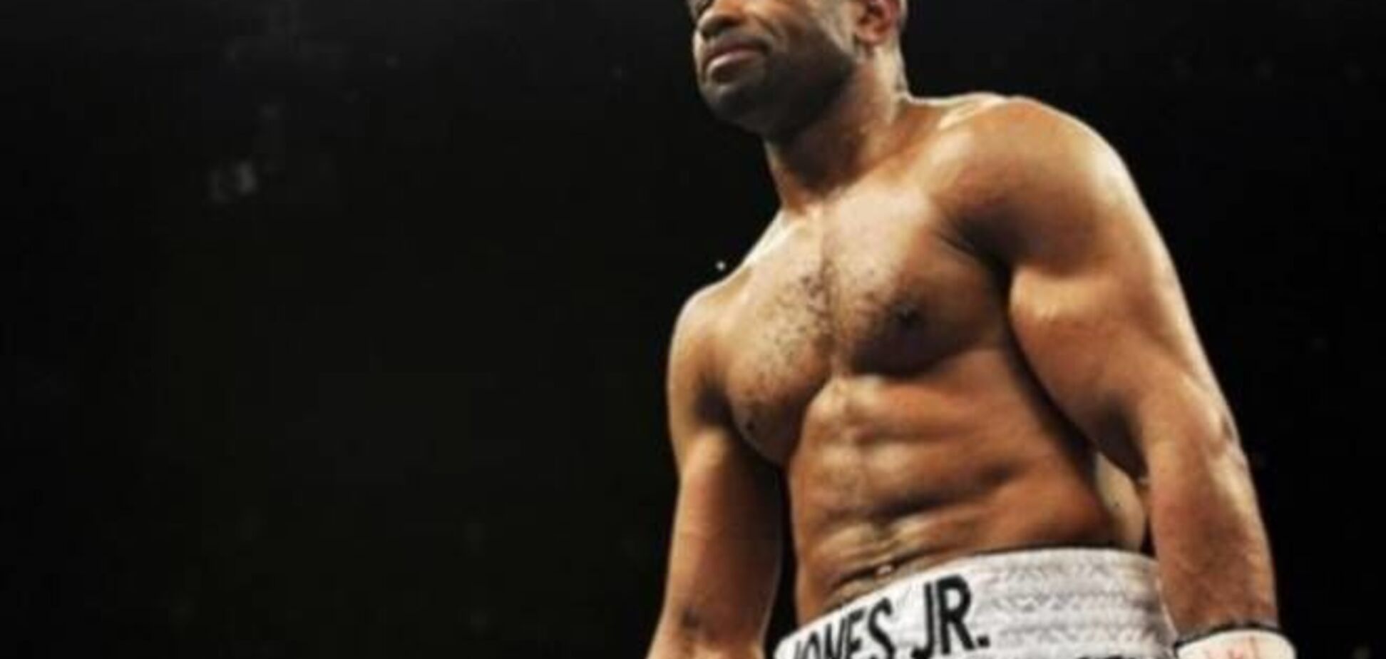 Легендарный Рой Джонс одержал юбилейную победу нокаутом: видео боя