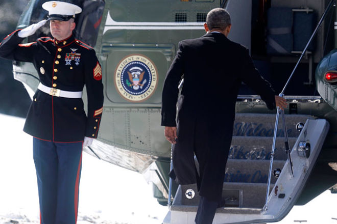 Тревога в Белом доме: Обама с семьей не сел в вертолет из-за громкого хлопка