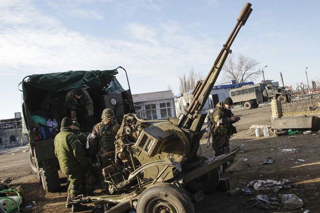 8 марта не помеха боевикам пострелять: штаб АТО зафиксировал 12 обстрелов