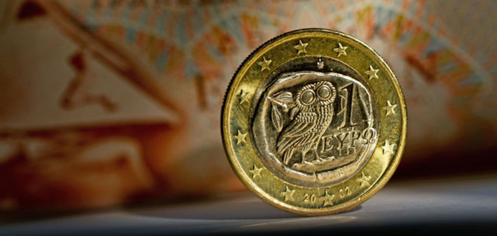 Власти Греции пригрозили референдумом о выходе из еврозоны