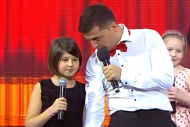 '95 квартал' вышел на сцену вместе с собственными детьми: поздравление для мам к 8 Марта