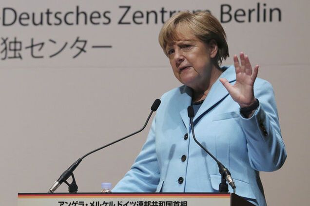 Меркель: санкции мы не снимем, но готовы говорить с Россией