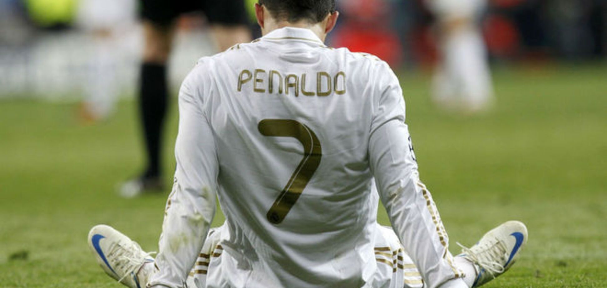 Фанат предложил Роналду девушку в обмен на футболку: смешное видео