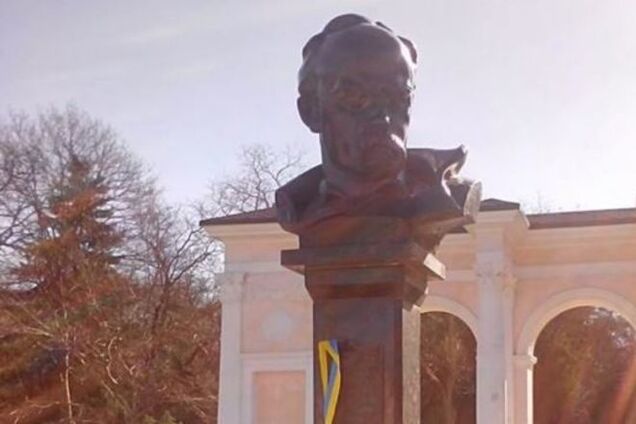 В Симферополе полиция задержала троих участников митинга памяти Шевченко за 'украинскую символику'