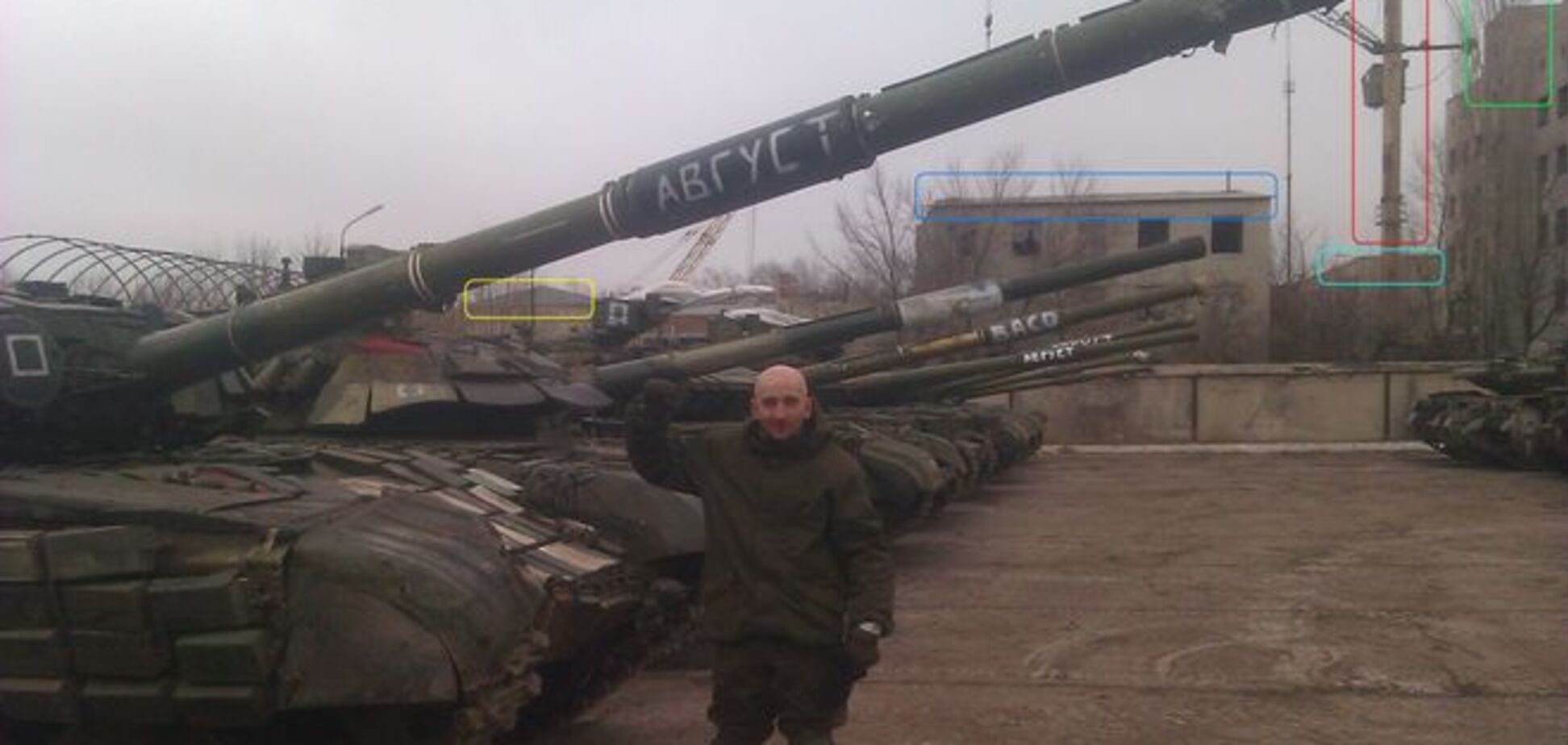 Террористы прячут российские танки на автобазе в Луганске. Опубликовано фото