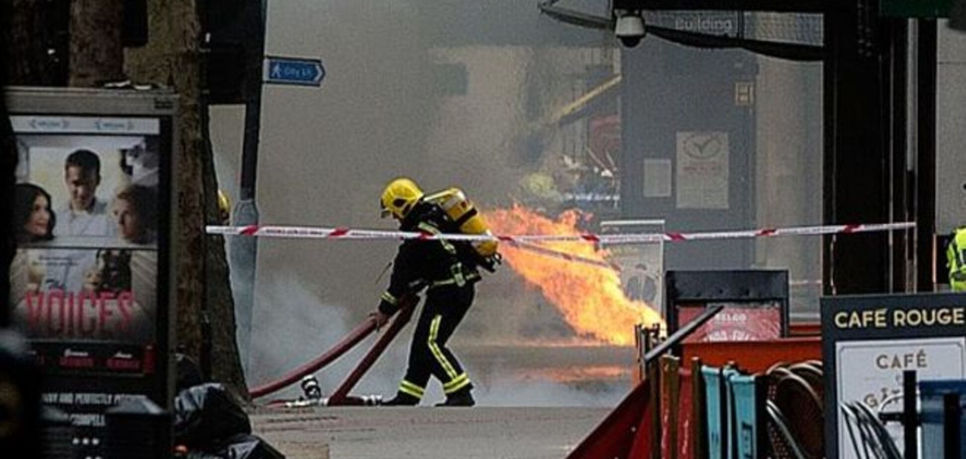 В центре Лондона из-за пожара эвакуировали 2 тыс. человек: опубликованы фото и видео