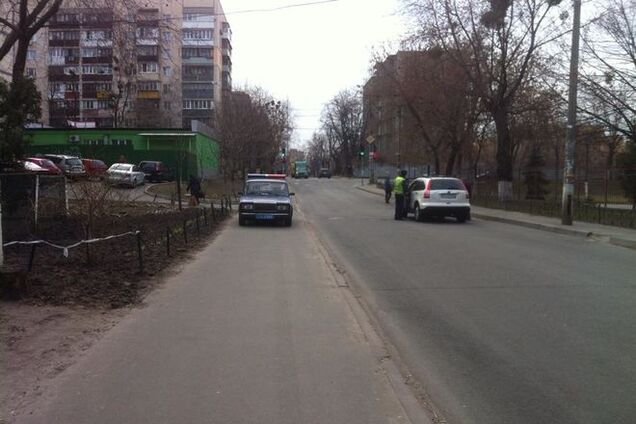 В Киеве гаишник-'герой парковки' нагрубил мужчине с коляской