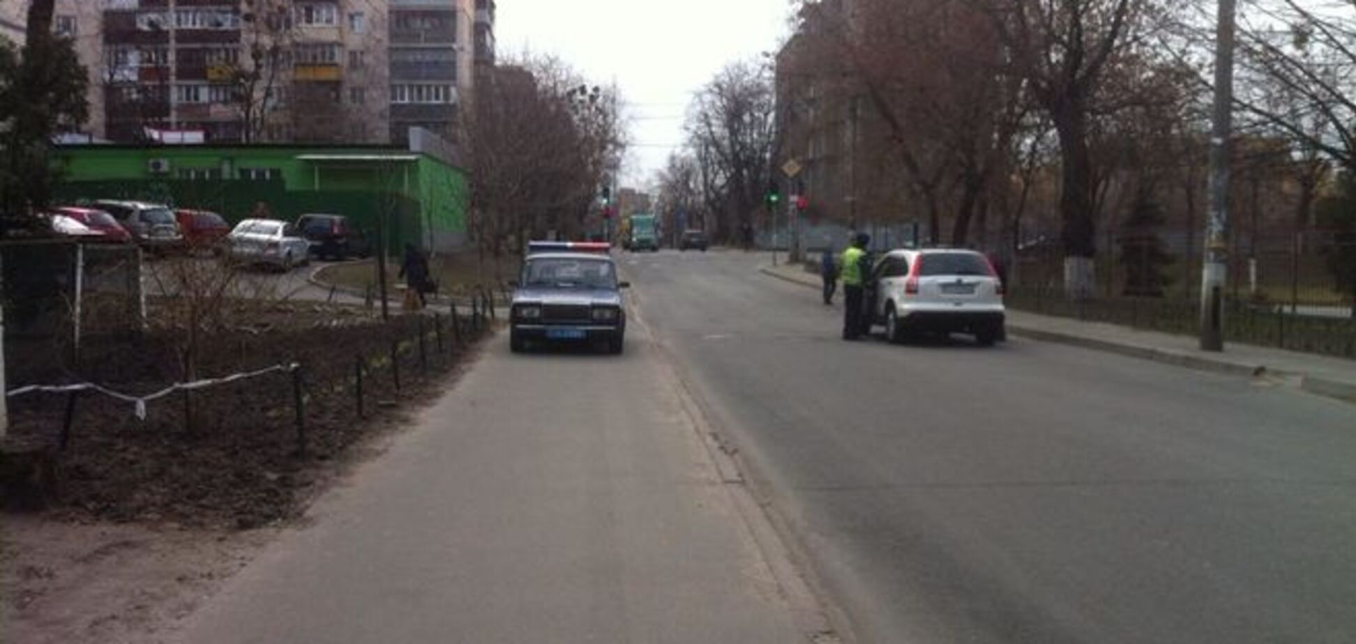 В Киеве гаишник-'герой парковки' нагрубил мужчине с коляской