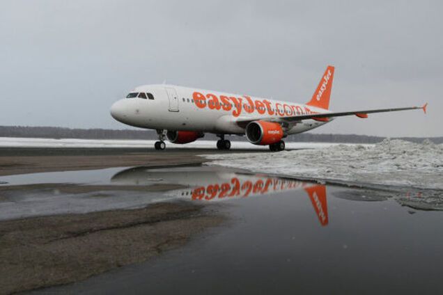 Пассажир самолета напал на стюардессу из-за ожидания сэндвича