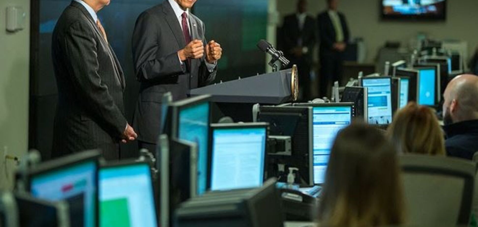 Обама предложил вводить киберсанкции