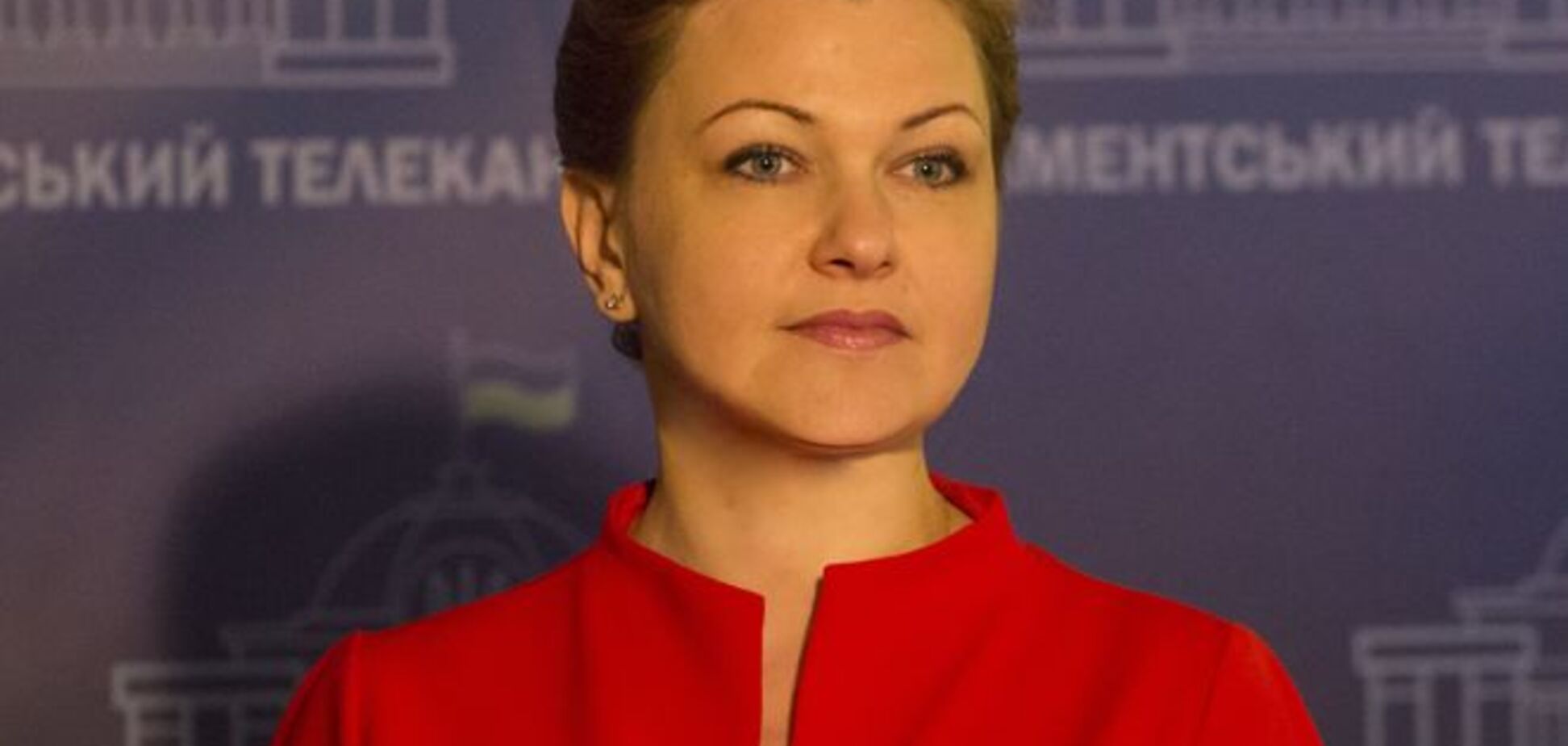 Нардеп Оксана Продан носит красные платья под цвет партии