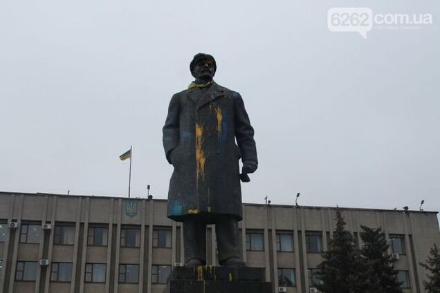 Ленина в Славянске креативно 'поздравили' с Днем дурака. Фотофакт