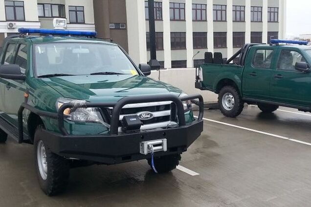 Госпогранслужбе передали американские бронированные авто