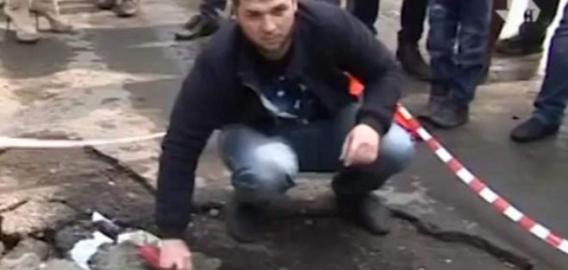 В России нашли оригинальный способ борьбы с 'дураками и дорогами': видео курьеза