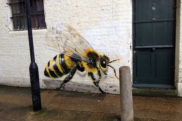 Улицы крупных городов заполонили гигантские пчелы: опубликовано фото