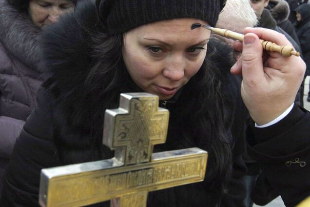 Более 70% украинцев отнесли себя к православию - опрос