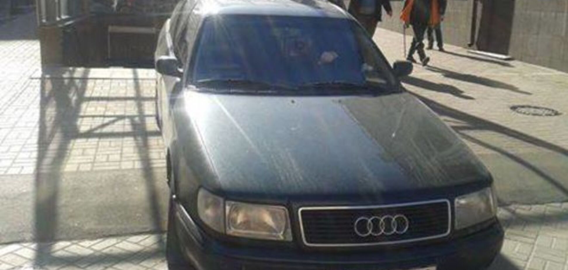 'Герой парковки': в Киеве водитель заехал в метро