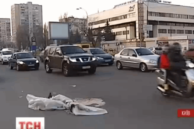 В Киеве директор кукольного театра на оживленной улице зарубил топором мужчину - СМИ