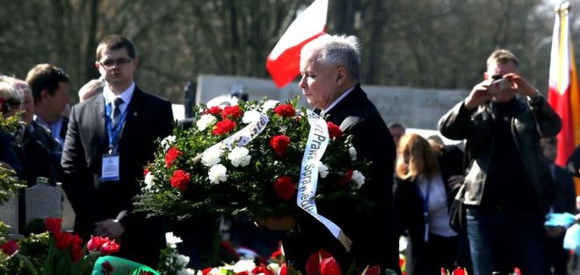 П'ять років без Качинського: у Варшаві на вулиці вийшли тисячі людей. Фоторепортаж