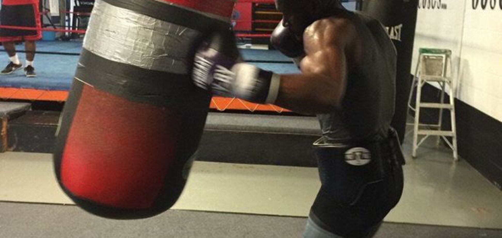 Дженнингс впечатлил бицепсами перед боем с Кличко