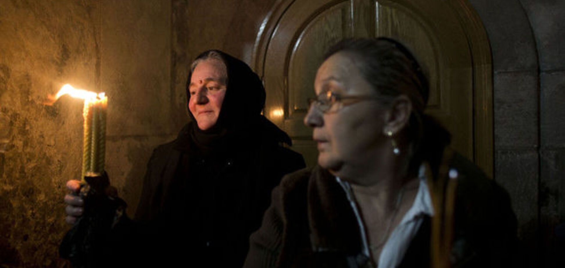 Благодатный огонь прибыл в Украину