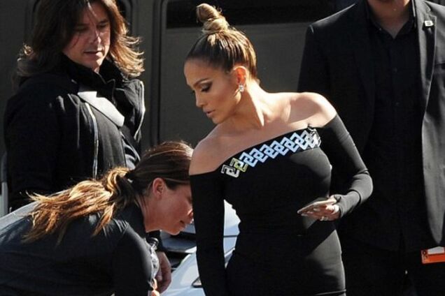 'Не то пальто!' Дженнифер Лопес опять оконфузилась из-за слишком узкого платья