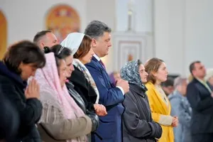 Порошенко пойдет на Всенощную службу: рассказал, за что помолится