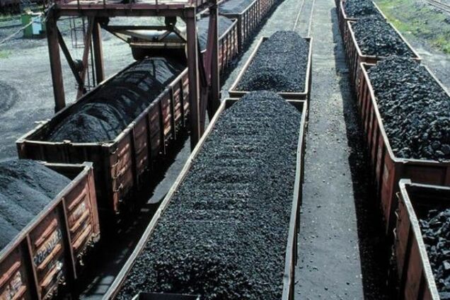 Из зоны АТО пытались вывезти 180 вагонов с углем