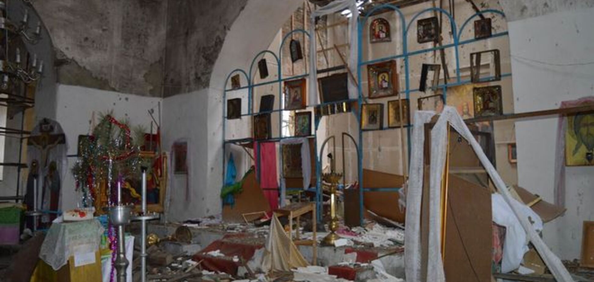 Полупустые церкви, взрывы и обстрелы: Москаль рассказал о Пасхе на Луганщине