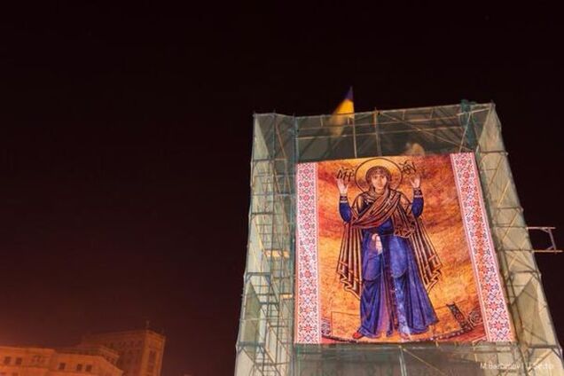 В Харькове на месте памятника Ленину повесили икону. Фотофакт