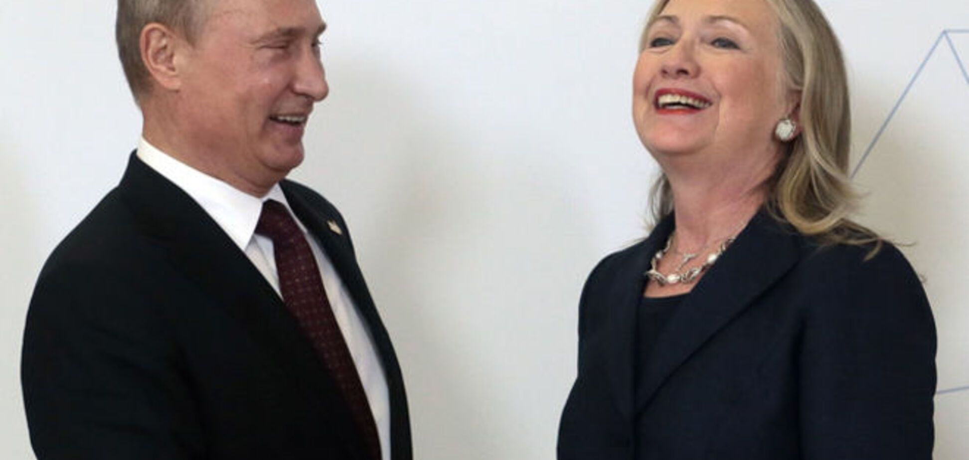 Клинтон назвала европейцев 'слабаками' за отношение к Путину