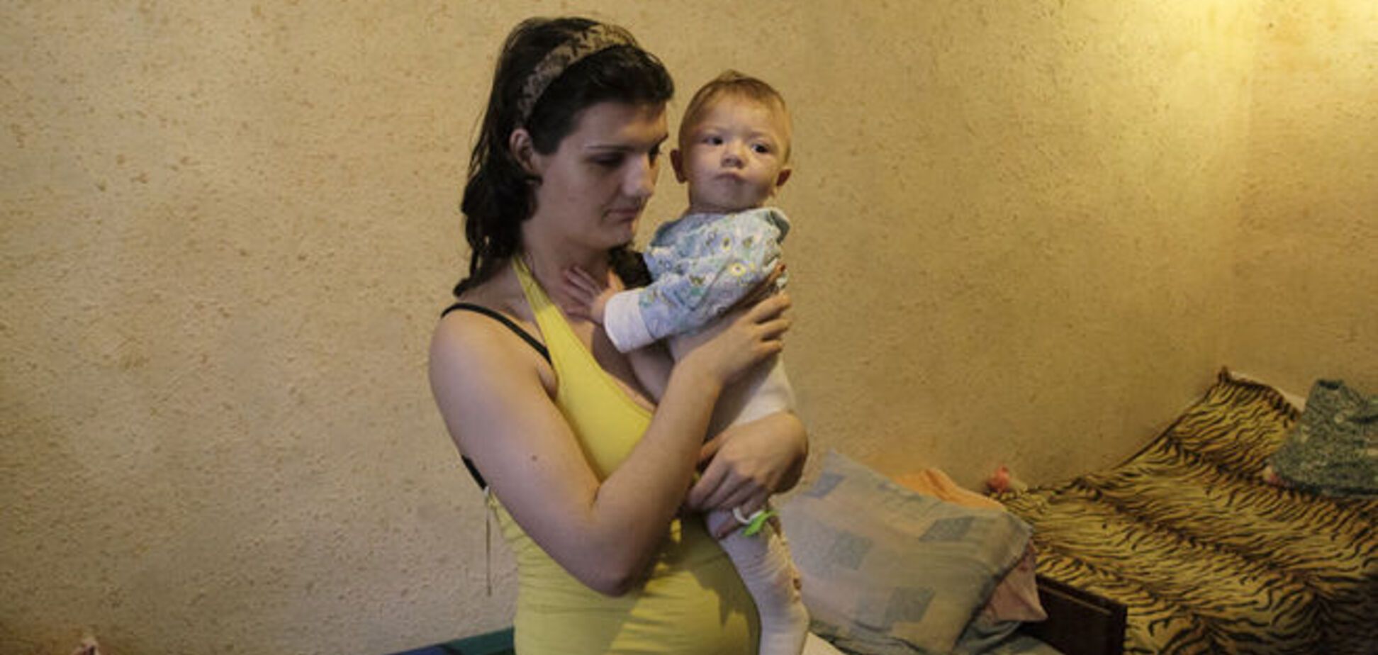 Жители Донецка из-за возобновления боев собирают 'тревожные чемоданы'