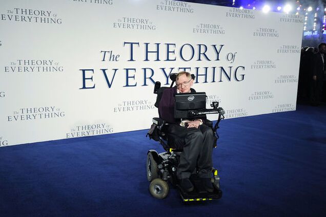 Сеть взорвал кавер Стивена Хокинга на песню 'Монти Пайтон': видеофакт