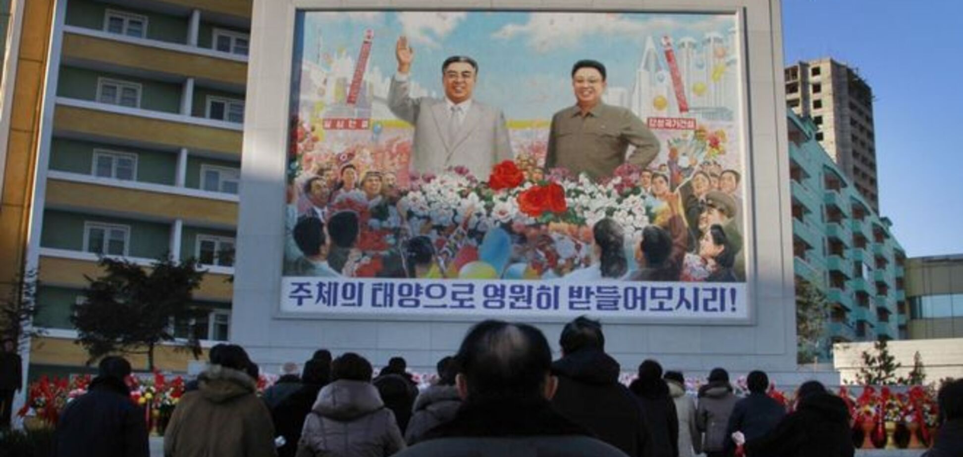 В КНДР с размахом празднуют день рождения 'отца нации': опубликованы фото