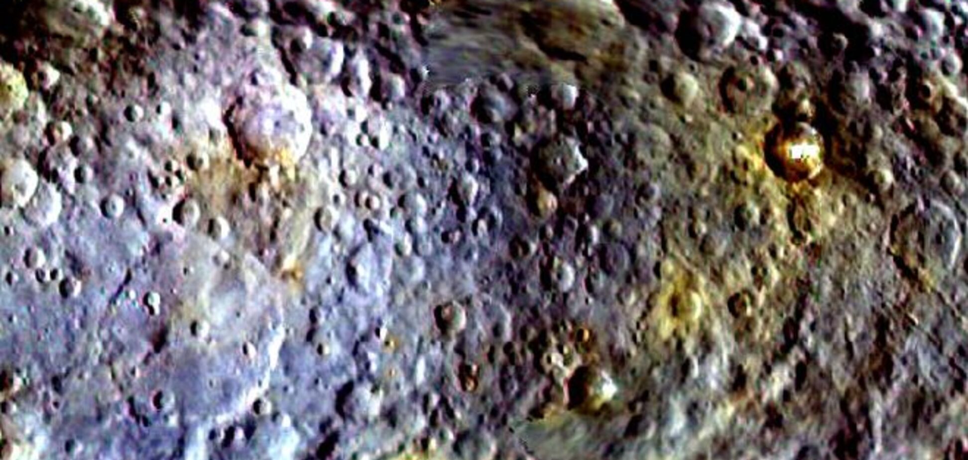 НАСА показало первые цветные фото карликовой планеты Церера