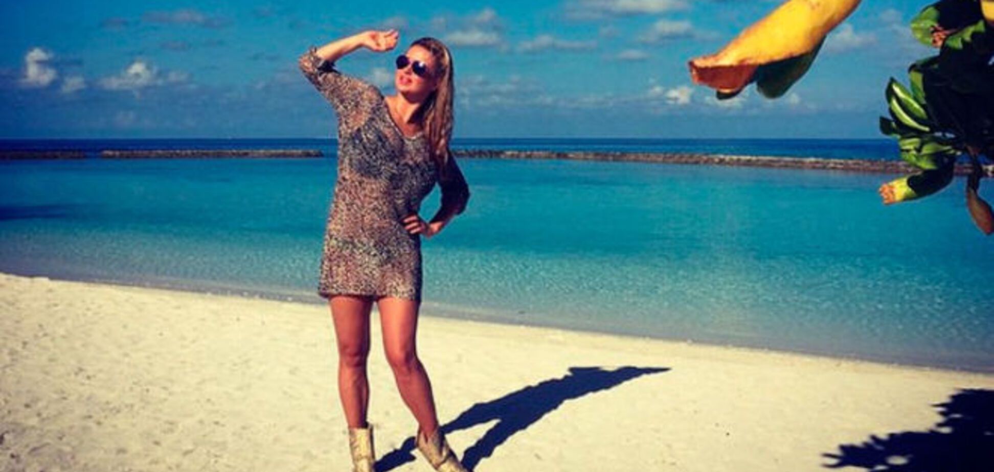 Нелепые наряды звезд на пляже: забавная фотоподборка