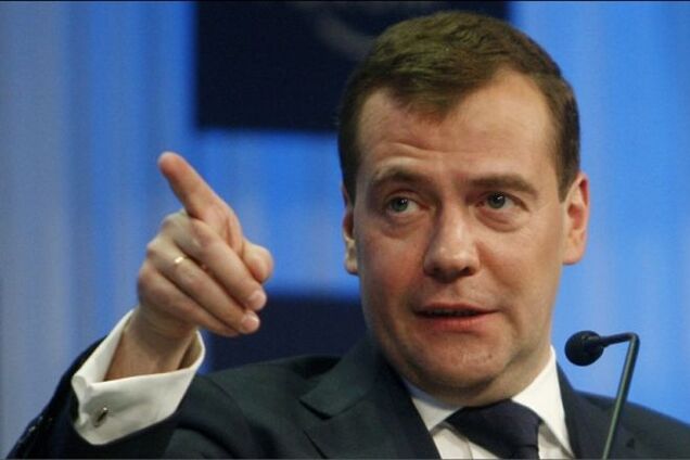 Медведев заработал больше Путина