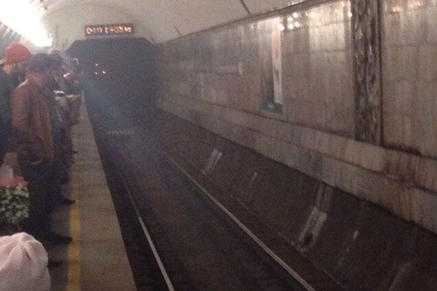 В киевском метро задымились два вагона: фотофакт