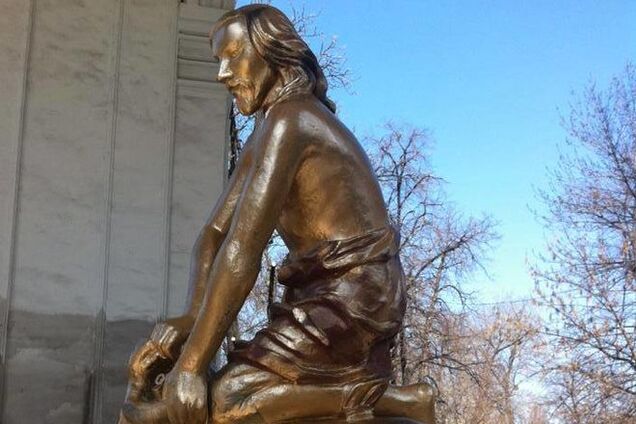 Знаменитый киевский фонтан неожиданно стал… бронзовым: фотофакт