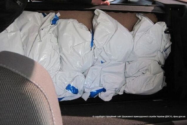 В Россию пытались вывезти янтаря на 1,5 млн грн