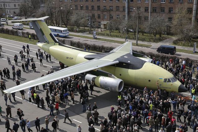 Завод 'Антонов' представил новый самолет