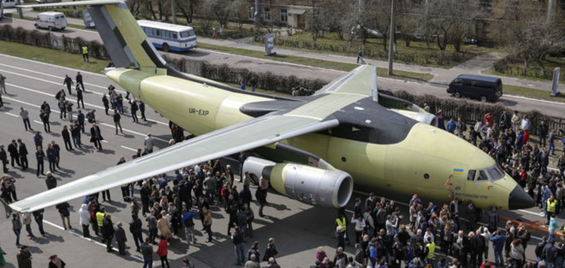 Завод 'Антонов' представил новый самолет