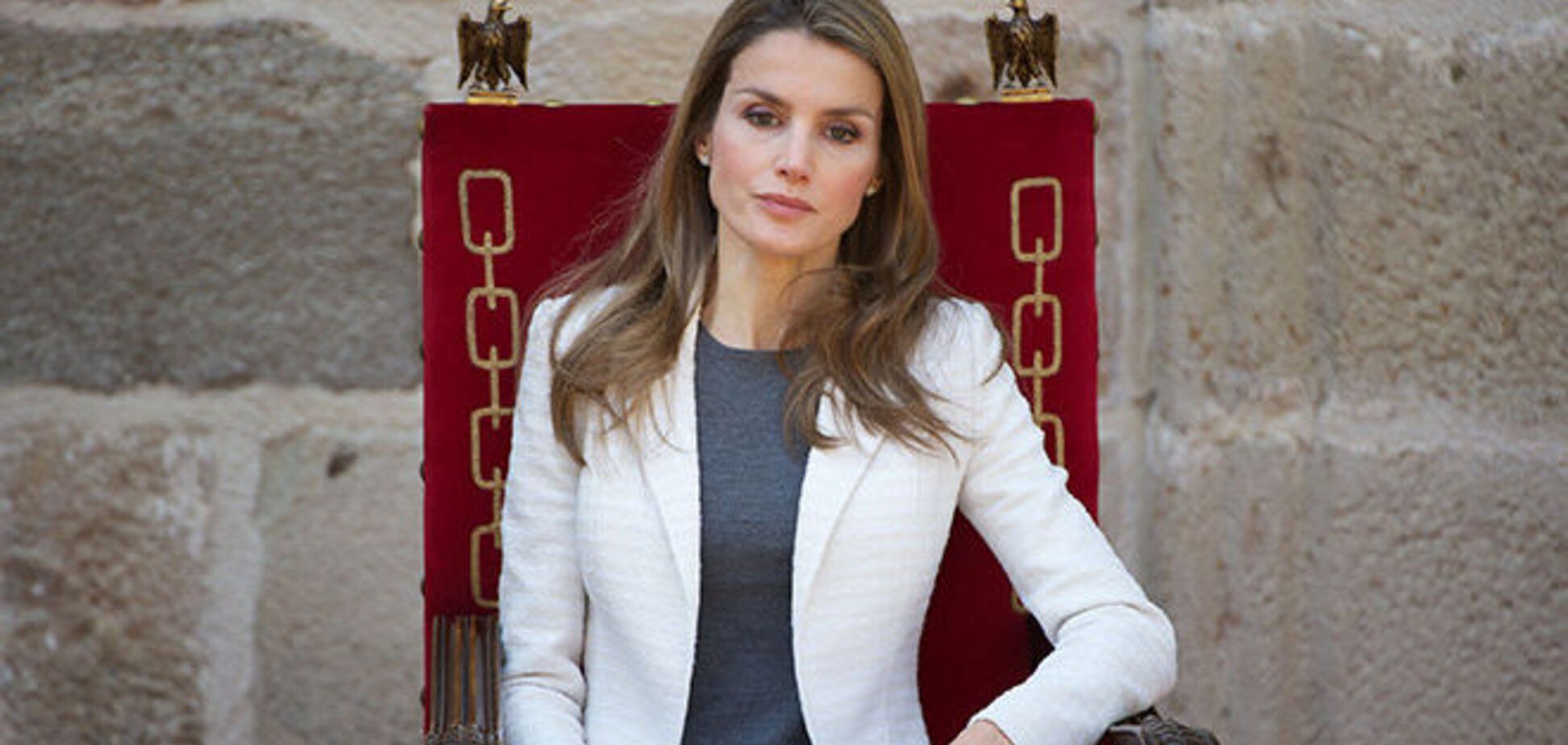 Как одеваются современные монархи: 10 стильных образов королевы Испании